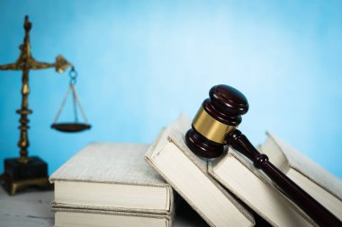 Parlak zemin üzerine hukuk kavramı