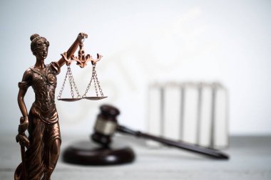 Parlak zemin üzerine hukuk kavramı
