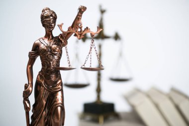 Parlak zemin üzerine hukuk kavramı