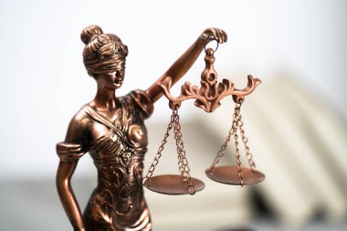 Parlak zemin üzerine hukuk kavramı