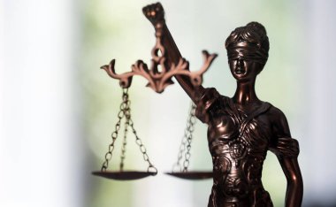 Parlak zemin üzerine hukuk kavramı