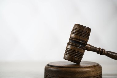 Avukat Tema. Mahkeme kavramı