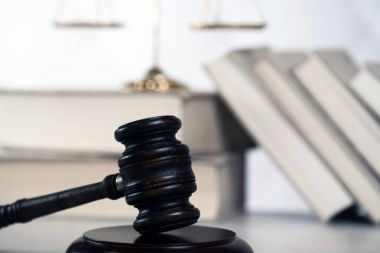 Avukat Tema. Mahkeme kavramı