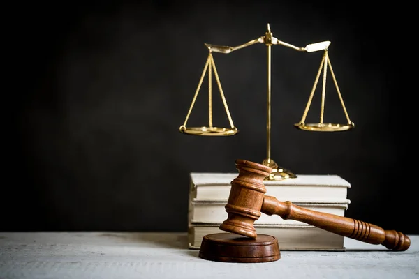 Образ концепции закона и справедливости, тема судебного заседания — стоковое фото