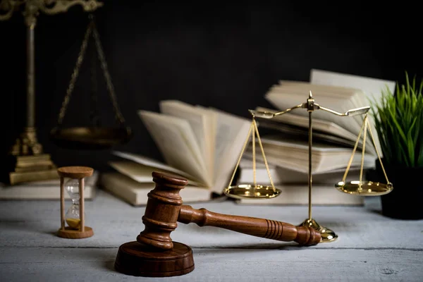 Образ концепции закона и справедливости, тема судебного заседания — стоковое фото