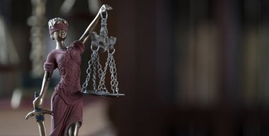  Hukuk ölçek adalet sembolü.