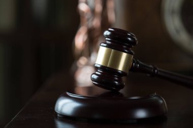 Hakimin tokmak mahkeme Kitaplığı'nda. Hukuk kavramı.