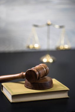 Hakimin tokmak mahkeme Kitaplığı'nda. Hukuk kavramı.