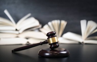 Hakimin tokmak mahkeme Kitaplığı'nda. Hukuk kavramı.