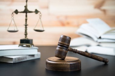 Hakimin tokmak mahkeme Kitaplığı'nda. Hukuk kavramı.