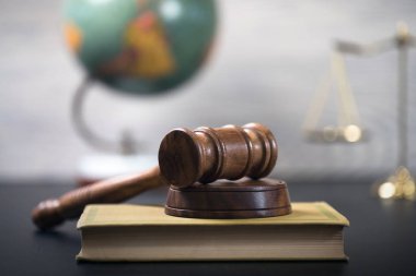 Hakimin tokmak mahkeme Kitaplığı'nda. Hukuk kavramı.