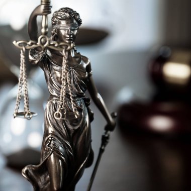 Hukuk Dairesi, avukat. Adalet tanrıçası Themis heykeli yasal model.