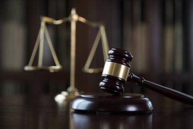 Hakimin tokmak mahkeme Kitaplığı'nda. Hukuk kavramı.