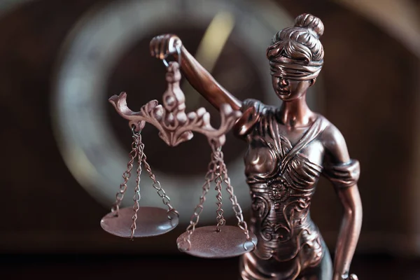 Juridische Dienst Van Advocaat Wettelijk Model Standbeeld Van Godin Themis — Stockfoto