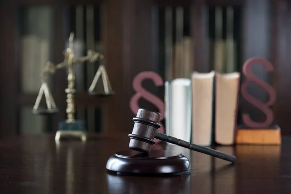 裁判官の法廷ライブラリの小槌 法の概念 — ストック写真