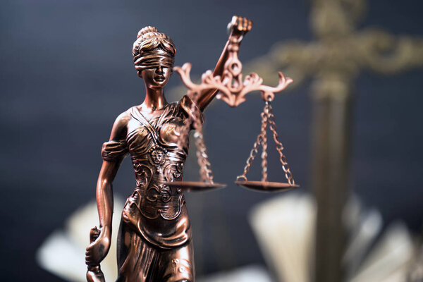 Юридическое бюро адвоката. статуя Фемиды, богини правосудия
.