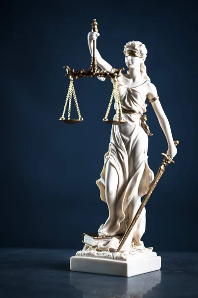 雕像的正义 法律概念 Temida 忒弥斯 — 图库照片