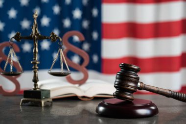 Hukuk ve adalet kavramı Amerikan bayrağı