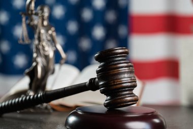 Hukuk ve adalet kavramı. Mahkeme Tema. ABD bayrağı