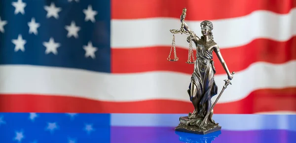 法と正義の概念 法廷のテーマです アメリカの国旗 — ストック写真