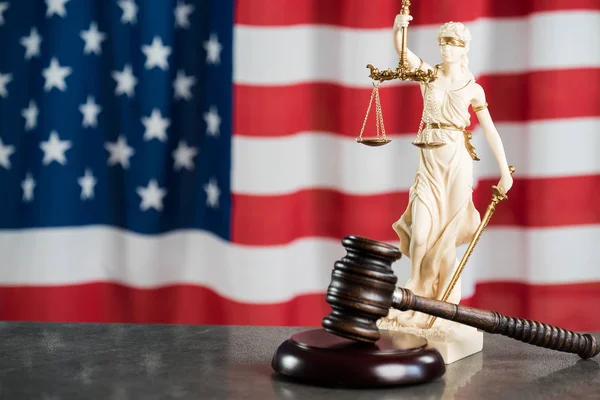 法と正義の概念 法廷のテーマです アメリカの国旗 — ストック写真
