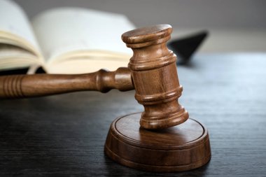 Yargıç tokmak ve adalet ve kitap arka plan ölçekleri