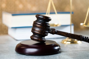 Yargıç tokmak ve adalet ve kitap arka plan ölçekleri