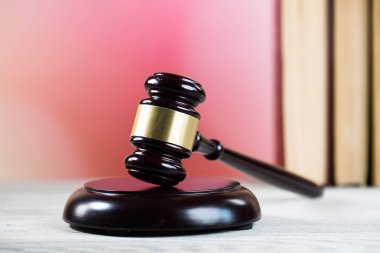 Yargıç tokmak ve adalet ve kitap arka plan ölçekleri