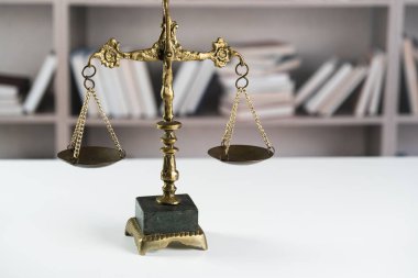 Hukuk ve adalet sembolü. Kavram hukuk ve adalet. Adaletin terazisi