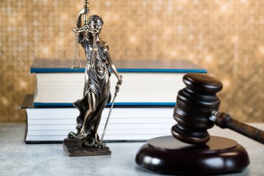 Themis, adaletin sembolü ile hukuk kavramı.