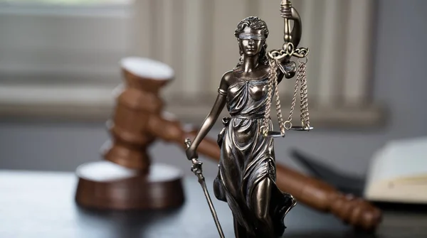 Yargıç tokmak ve adalet ve kitap arka plan ölçekleri
