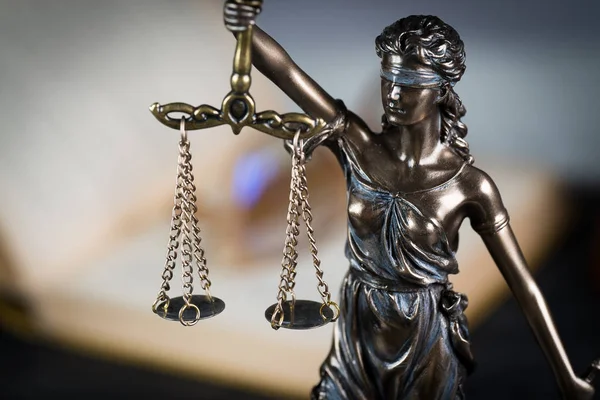 Themis Resim Kitaplığı'nda