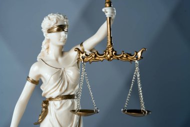 Themis, adaletin sembolü ile hukuk kavramı.