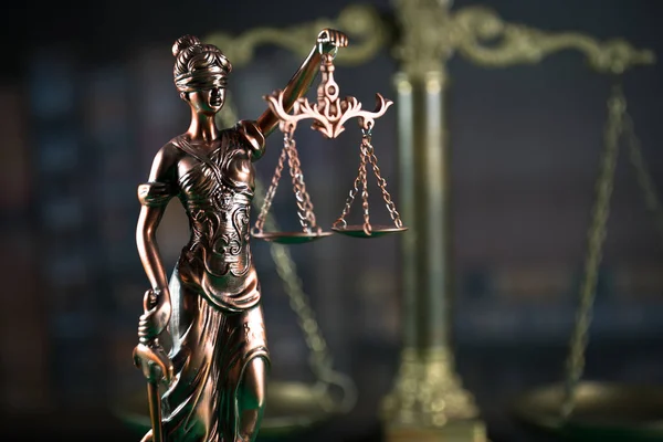 Концепция Права Фемидой Символом Справедливости — стоковое фото