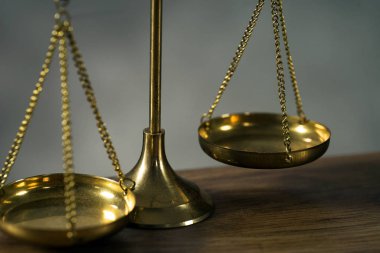 Tahta masa arkaplanında kopya alanı ile ölçeklendirir