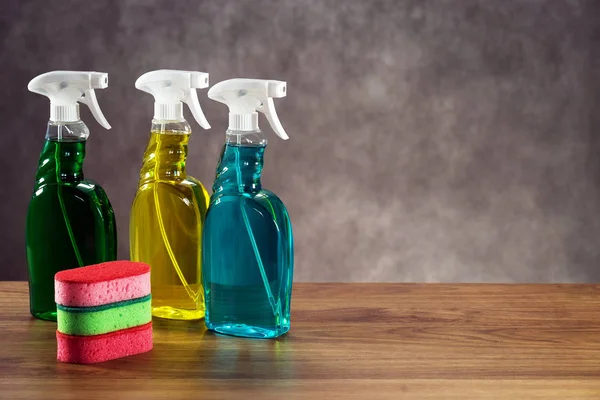 Spray Bottles Colourful Sponges Household Cleaning Concept Cleaning Kit — Stock Photo, Image