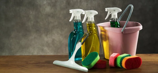Πολύχρωμα Εργαλεία Καθαρισμού Έννοια Καθαρισμού Νοικοκυριού Σετ Καθαρισμού — Φωτογραφία Αρχείου