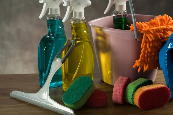 Πολύχρωμα Εργαλεία Καθαρισμού Έννοια Καθαρισμού Νοικοκυριού Σετ Καθαρισμού — Φωτογραφία Αρχείου