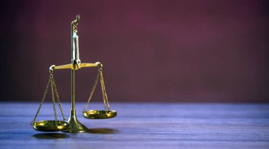 Tahta masa arkaplanında kopya alanı ile ölçeklendirir