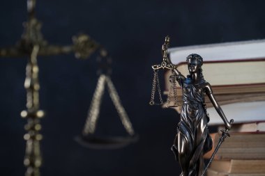 Pul tutan Kör Tanrıçalar.