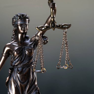 Pul tutan Kör Tanrıçalar.