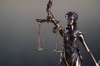 Pul tutan Kör Tanrıçalar.