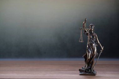 Pul tutan Kör Tanrıçalar.