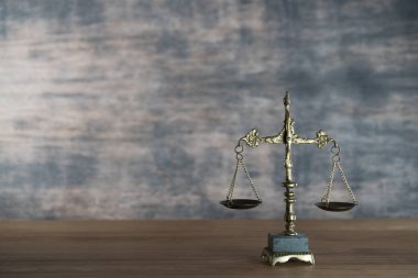 Masadaki ölçeğe yakın bakış, yargı kavramı