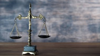 Masadaki ölçeğe yakın bakış, yargı kavramı