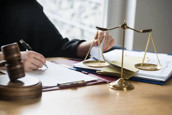Close View Judge Workplace Hammer Table Jurisprudence Concept — Stockfoto