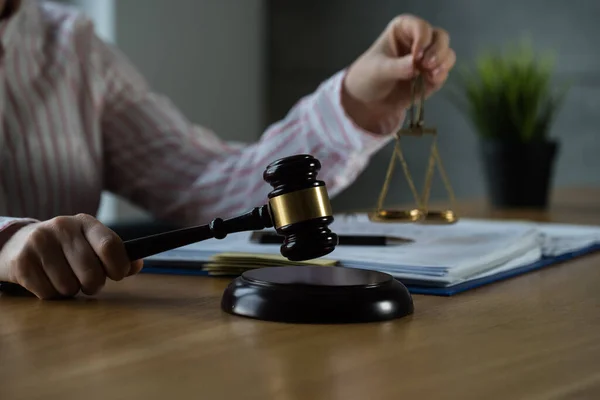 Close View Judge Workplace Hammer Table Jurisprudence Concept — Stockfoto