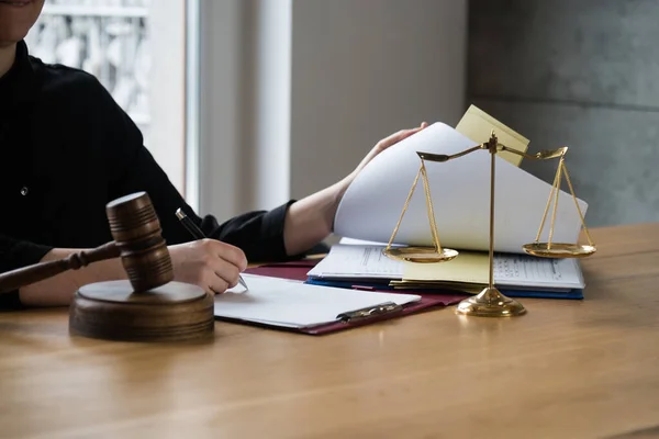 Close View Judge Workplace Hammer Table Jurisprudence Concept — Stockfoto