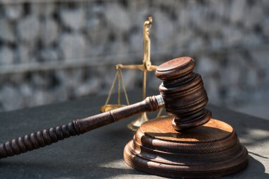 Hukuk ve Adalet kavramı. Yargıç Tokmak 'ın yakın görüntüsü