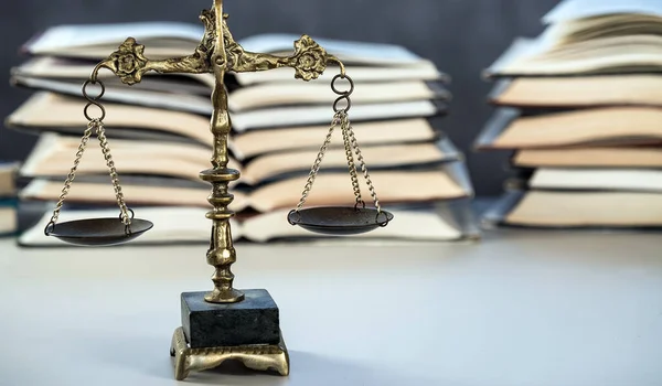 Omfattningen Rättvisa Med Böcker Bakgrund Juridik Och Domarbegrepp — Stockfoto